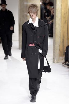 Yohji Yamamoto осень-зима 2017 (73022- Yohji- Yamamoto-AW-2017-16.jpg)